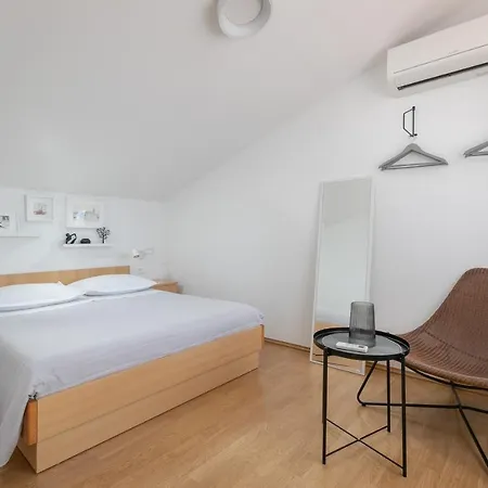 Apartament 4+1 In The City Centre, Near The Beach Makarska